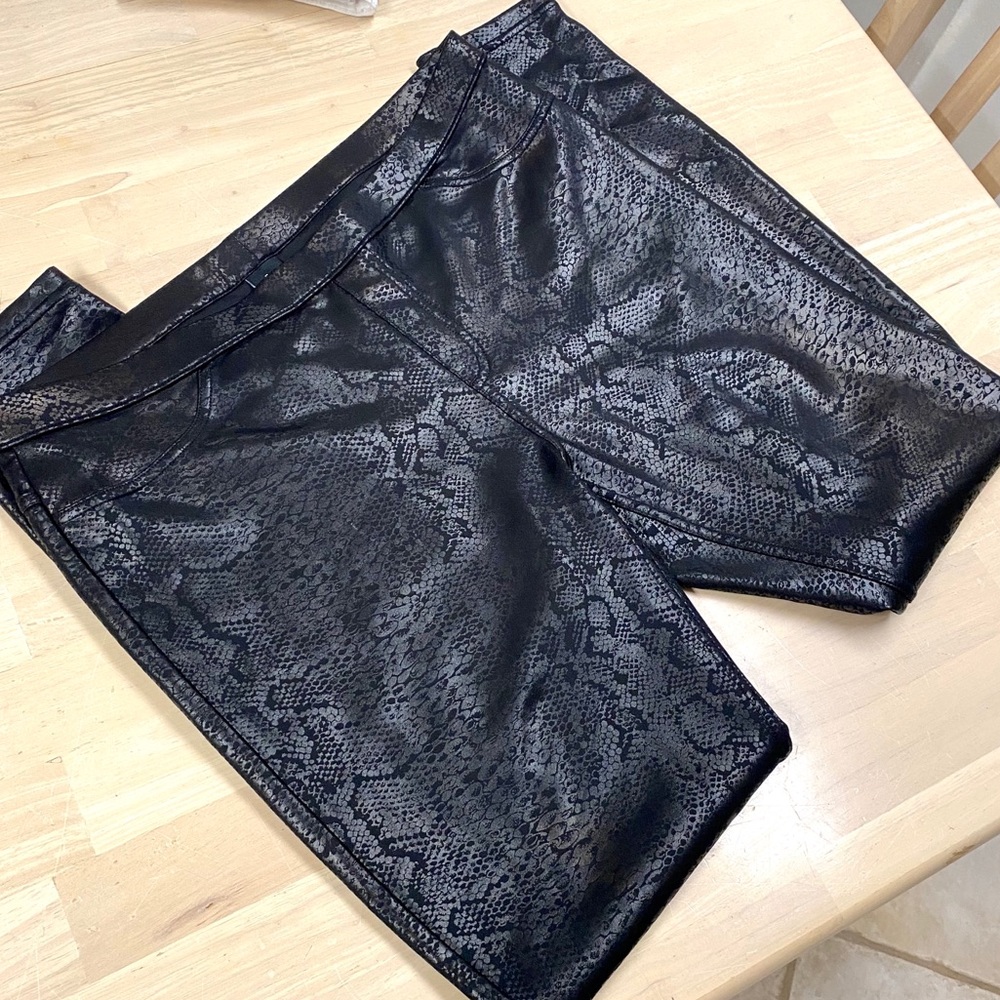 HUE Faux Leather Leggings